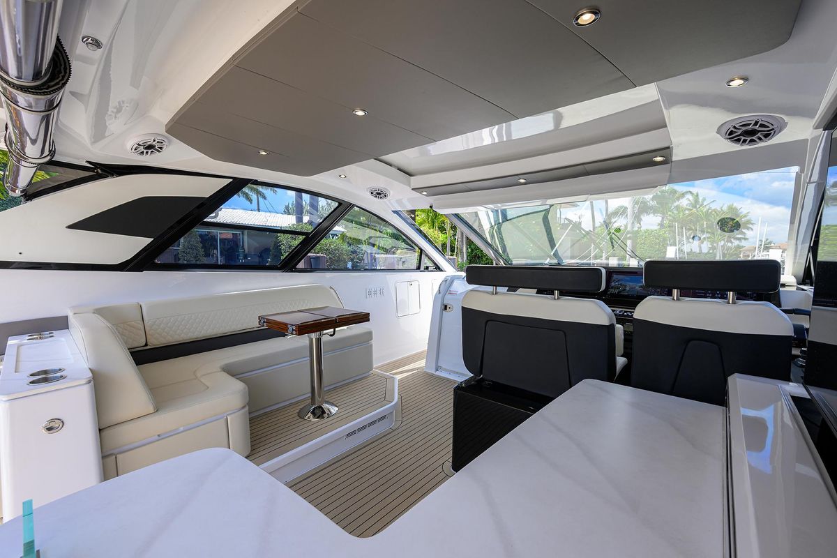 2024 Cruisers Yachts 50 
