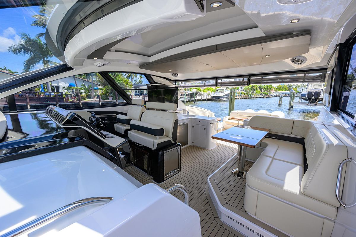 2024 Cruisers Yachts 50 