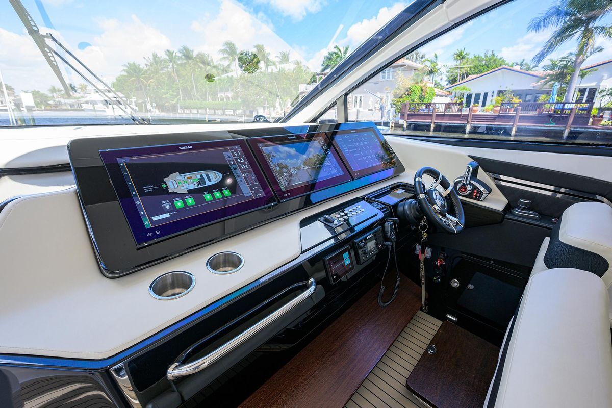 2024 Cruisers Yachts 50 