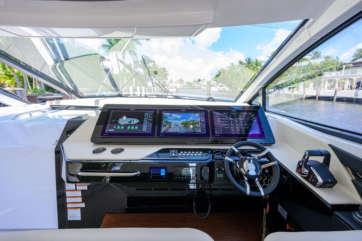 2024 Cruisers Yachts 50 