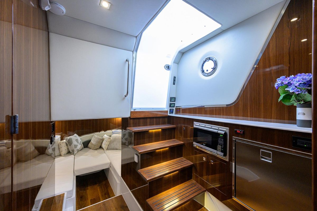 2024 Cruisers Yachts 50 