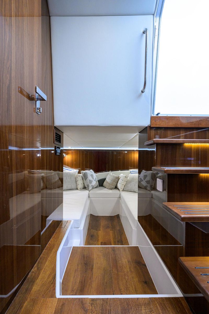 2024 Cruisers Yachts 50 
