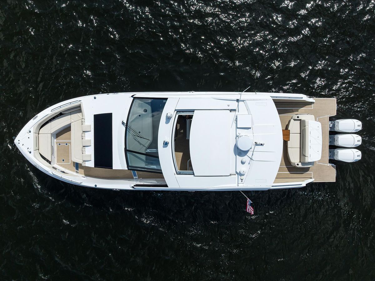 2024 Cruisers Yachts 50 