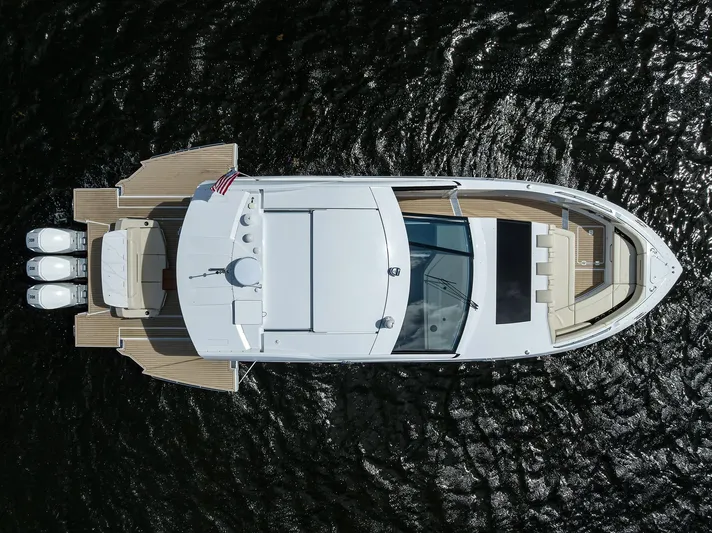2024 Cruisers Yachts 50 Gls Outboard Yacht Photos Pics 2024 Cruisers Yachts GLS-OB, aerial view, sleek design, on water.