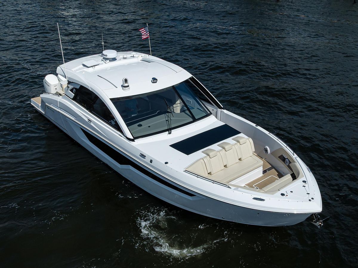 2024 Cruisers Yachts 50 