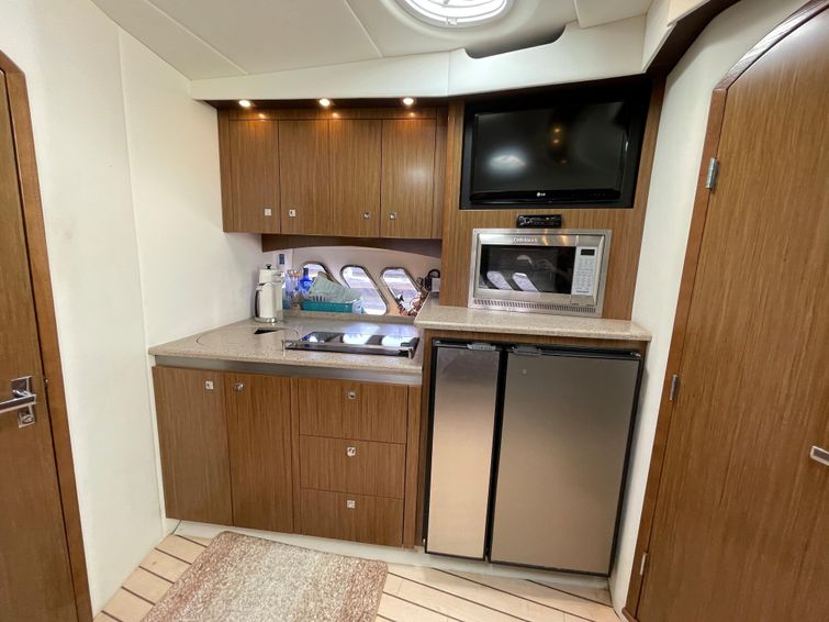 2014-43-cruisers-yachts-430-sport-coupe