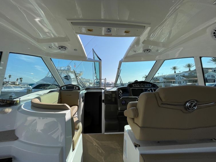 2014-43-cruisers-yachts-430-sport-coupe