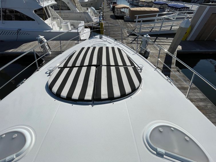 2014-43-cruisers-yachts-430-sport-coupe