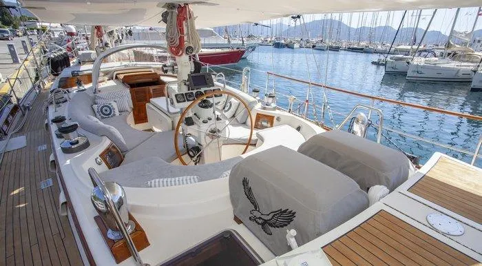 Black Hawk Yacht Photos Pics 