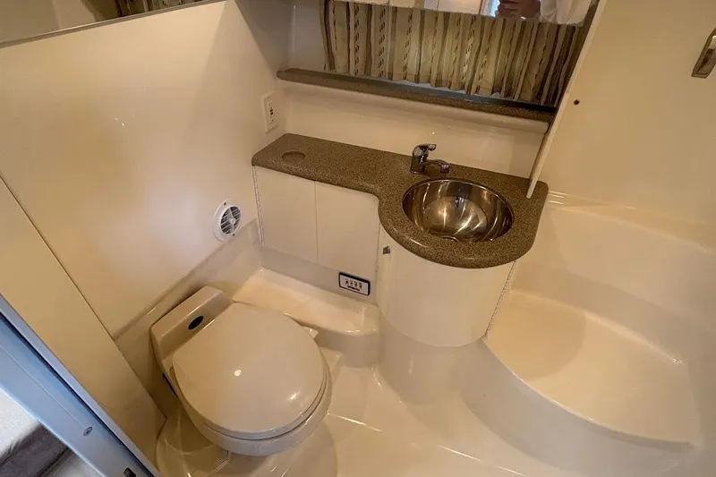 Yacht Photos Pics 2001 Formula 400ss boat bathroom with toilet and sink.