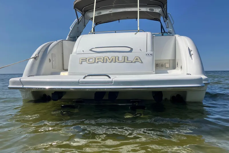  Yacht Photos Pics Rear view of a 2001 Formula 400ss boat in clear water.