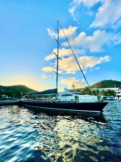 Lauren L Yacht Photos Pics 