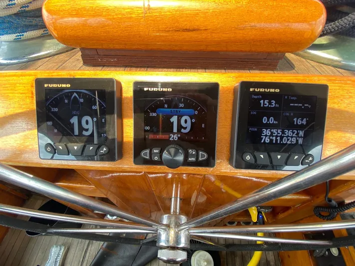 Lauren L Yacht Photos Pics 