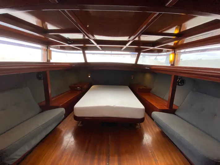 Lauren L Yacht Photos Pics 