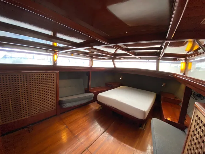 Lauren L Yacht Photos Pics 