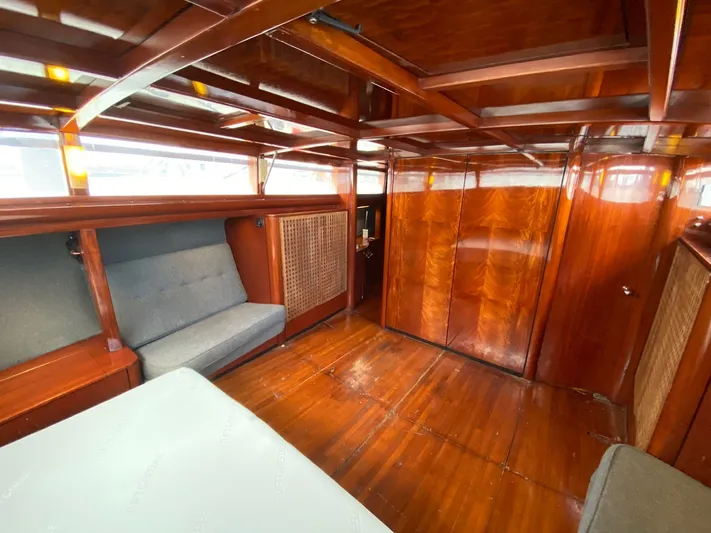 Lauren L Yacht Photos Pics 