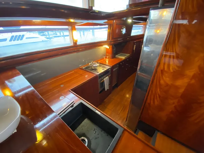 Lauren L Yacht Photos Pics 