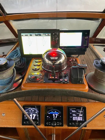 Lauren L Yacht Photos Pics 