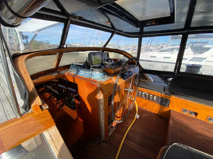 Lauren L Yacht Photos Pics 