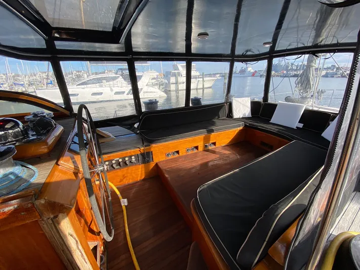 Lauren L Yacht Photos Pics 