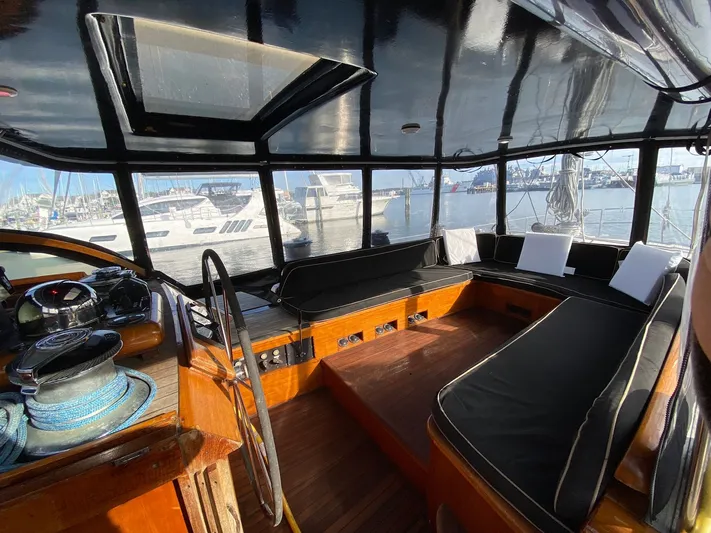 Lauren L Yacht Photos Pics 