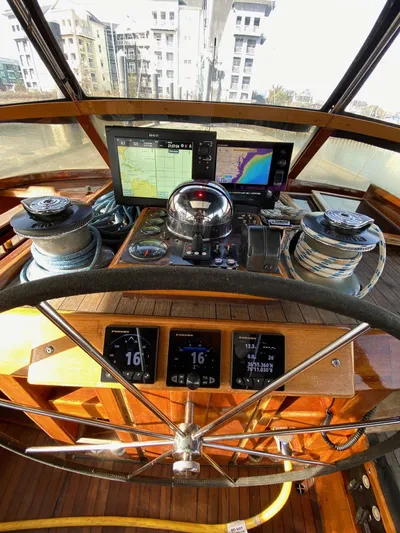 Lauren L Yacht Photos Pics 