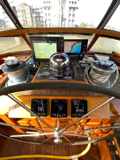 Lauren L Yacht Photos Pics 