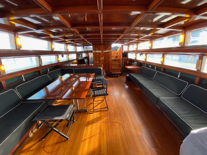 Lauren L Yacht Photos Pics 