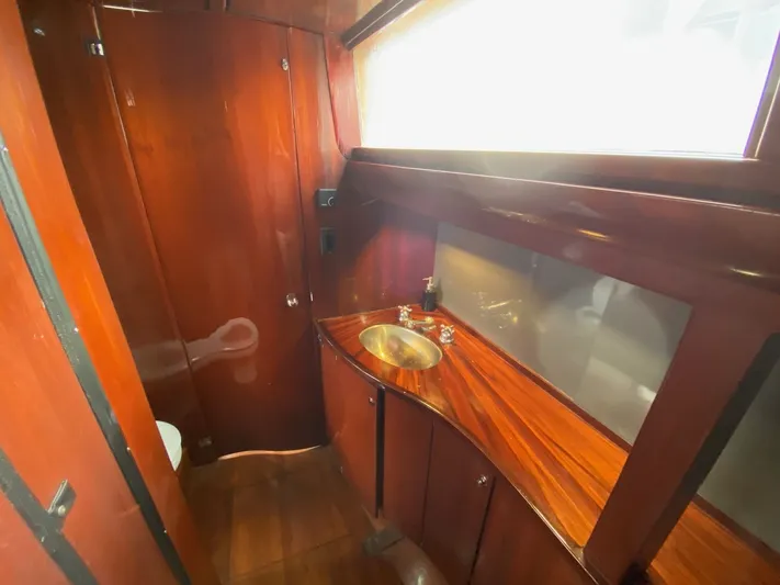 Lauren L Yacht Photos Pics 