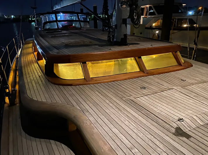 Lauren L Yacht Photos Pics 