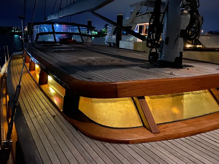 Lauren L Yacht Photos Pics 