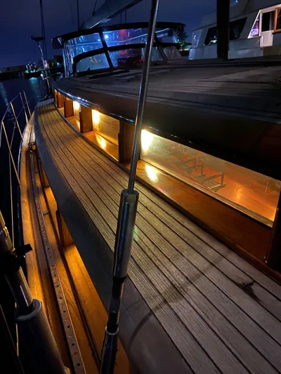 Lauren L Yacht Photos Pics 