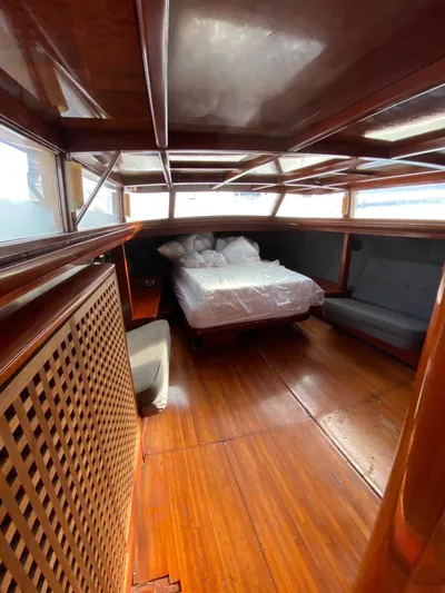 Lauren L Yacht Photos Pics 