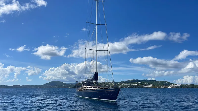 Lauren L Yacht Photos Pics 