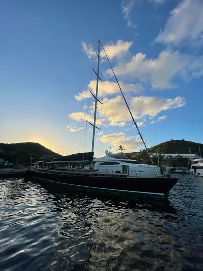 Lauren L Yacht Photos Pics 