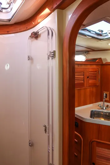 Eroica Yacht Photos Pics 2005 Hinckley Talaria 40 yacht interior with wooden cabinetry and modern fixtures.