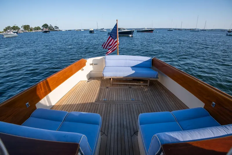 Eroica Yacht Photos Pics Hinckley Talaria 40 yacht deck with seating, American flag, ocean view, 2005 model.