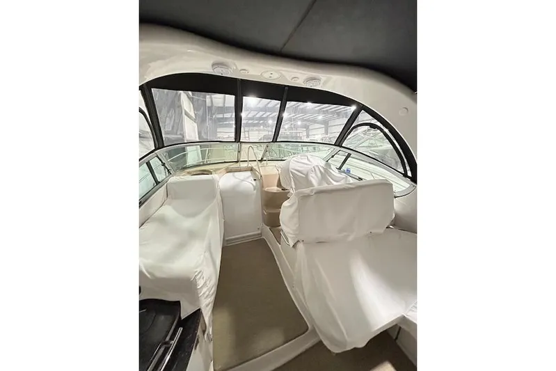 Gorgie Yacht Photos Pics 2008 Four Winns 338 Vista boat interior with covered seating and helm.