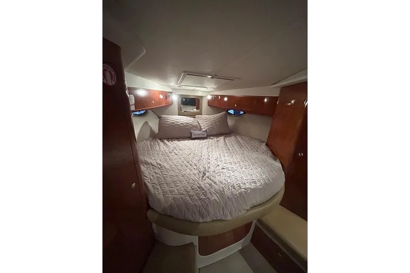 Gorgie Yacht Photos Pics Cozy cabin interior of 2008 Four Winns 338 Vista yacht with plush bedding.