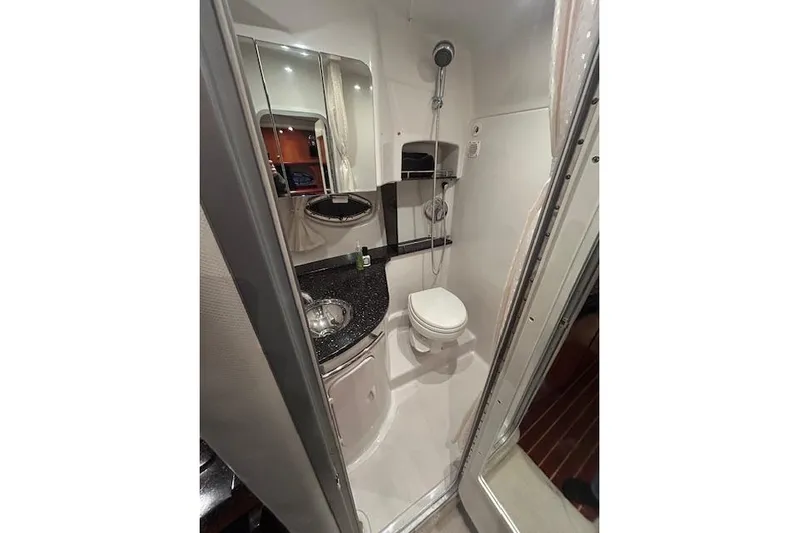 Gorgie Yacht Photos Pics Compact bathroom in 2008 Four Winns 338 Vista boat, featuring shower, toilet, and sink.