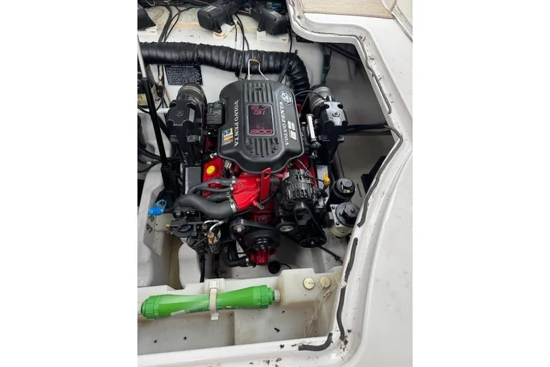 Gorgie Yacht Photos Pics Engine compartment of a 2008 Four Winns 338 Vista boat.