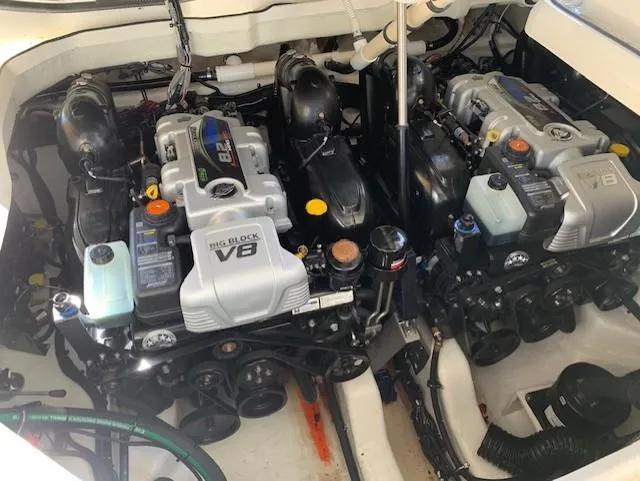 Yacht Photos Pics Twin V8 engines in a 2022 Sea Ray SLX 400 boat engine compartment.