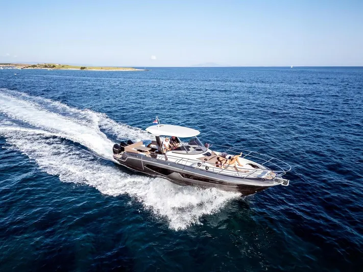  Yacht Photos Pics 2022 Sessa Marine Key Largo 40 cruising on open sea under clear blue sky.