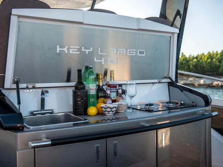  Yacht Photos Pics Outdoor kitchen on 2022 Sessa Marine Key Largo 40 yacht with drinks and cooking area.