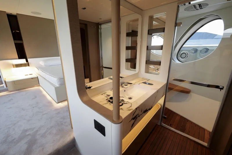 Sea Star Yacht Photos Pics Azimut Grande 26M 2025 - Master Cabin En Suite