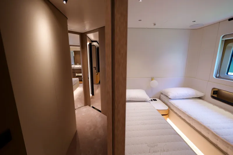 Sea Star Yacht Photos Pics Azimut Grande 26M 2025 - Guest Cabin