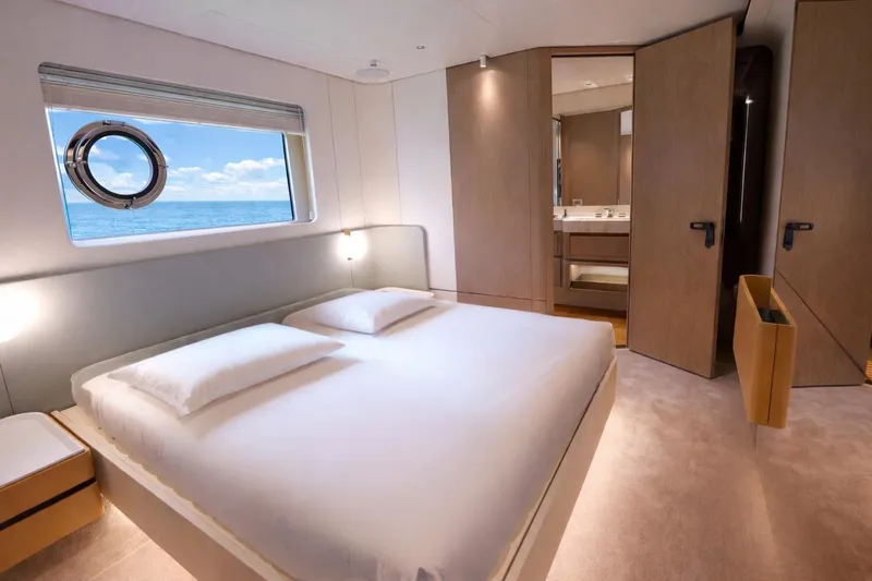 Sea Star Yacht Photos Pics Azimut Grande 26M 2025 - Guest Cabin