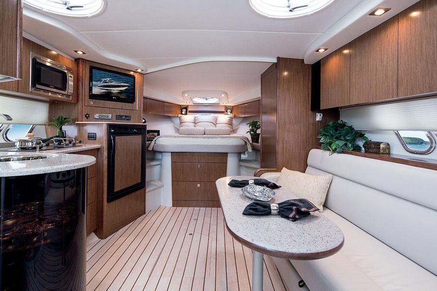 2017 Cruisers Yachts 38 Express