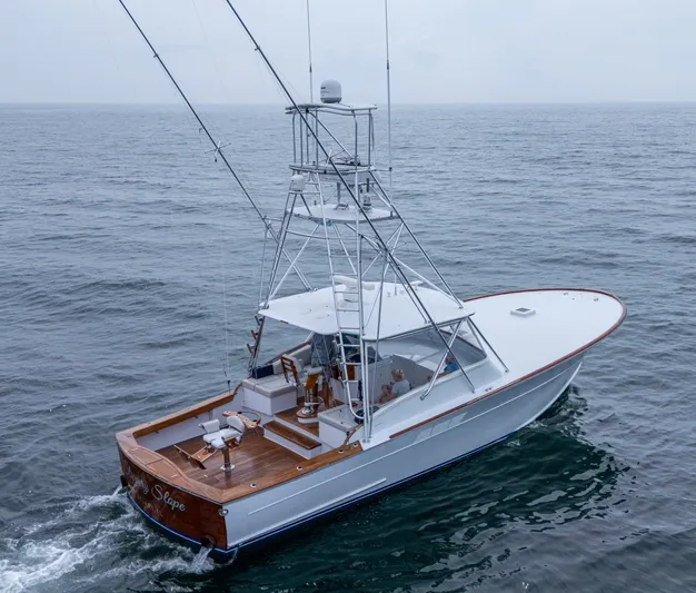  Yacht Photos Pics 2005 Gamefisherman 45 Express yacht cruising on open water.