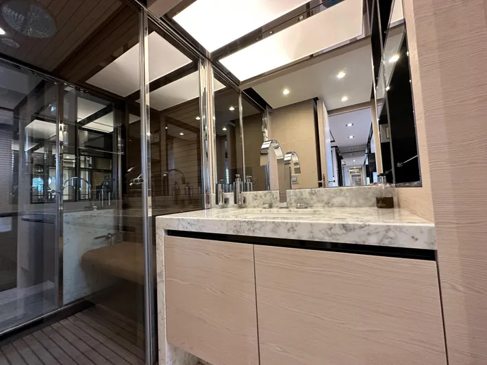 Slingshot Yacht Photos Pics 